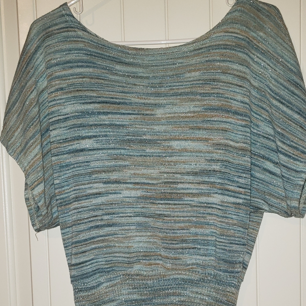 Women's loose fitting sweater